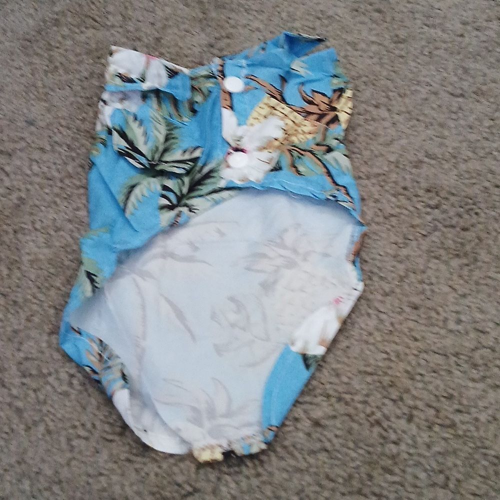 Dog Hawaiian pineapple floral Shirt  lightweight   Sz Medium  NWT - Picture 2 of 4